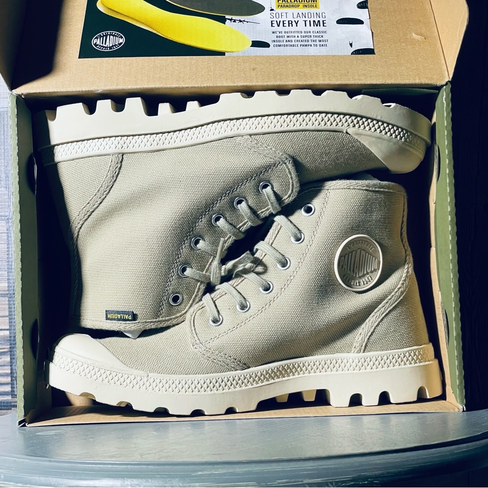 Palladium pampa canvas boots 7.5